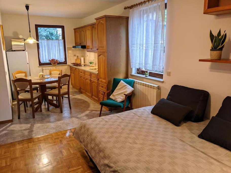 Apartment Kolodvor Dornberk Luaran gambar